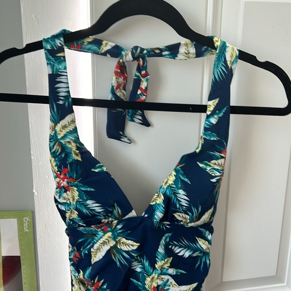NWT Halter style swimsuit - Picture 2 of 8